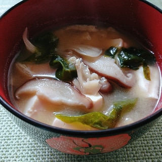 椎茸舞茸豆腐わかめのお味噌汁
